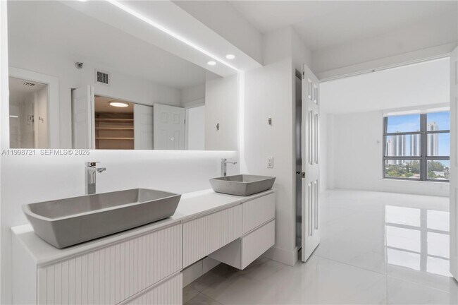 Building Photo - 19101 NE 36th Pl