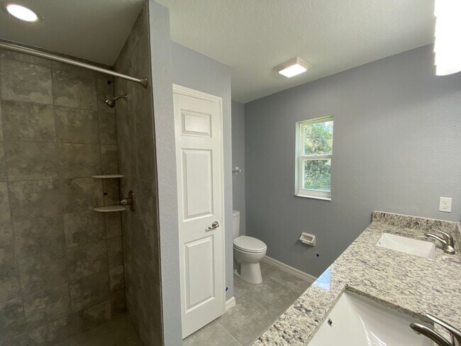 Building Photo - Desirable SW Ocala Neighborhood 3/2/2 **WON'T LAST**