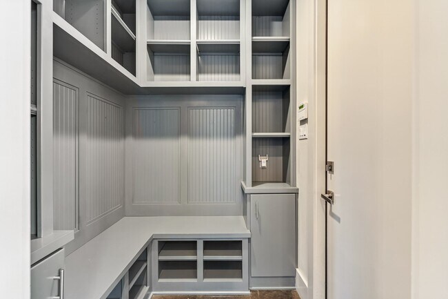 Building Photo - 3610 Oak Forest Dr
