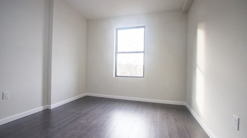 Building Photo - 594 Franklin Ave