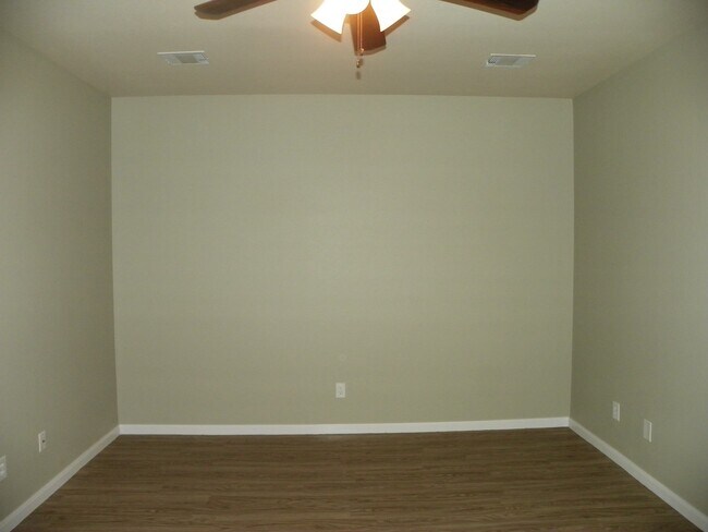 Building Photo - 133.135 Marvin Cove