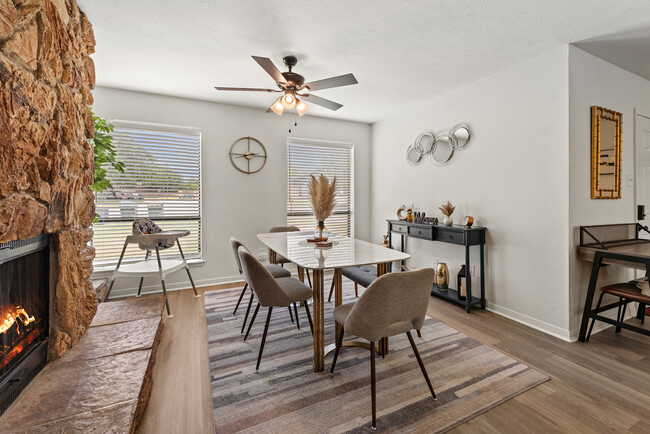 Building Photo - 4136 Willow Oak St