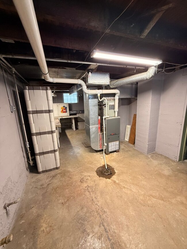 Building Photo - 3 Bedroom 2 1/2 Bathroom with one car detached garage