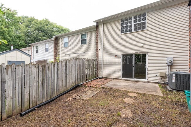 Building Photo - 1617 Congressional Ct