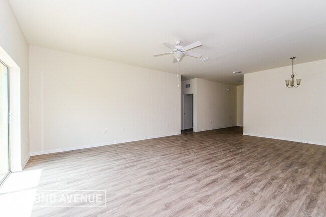 Building Photo - 1654 Russellville St