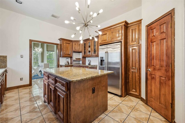 Building Photo - 5027 Creekmont Dr