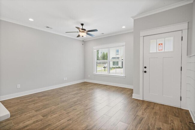 Building Photo - 2 bedroom with bonus space in Cahaba Heights!