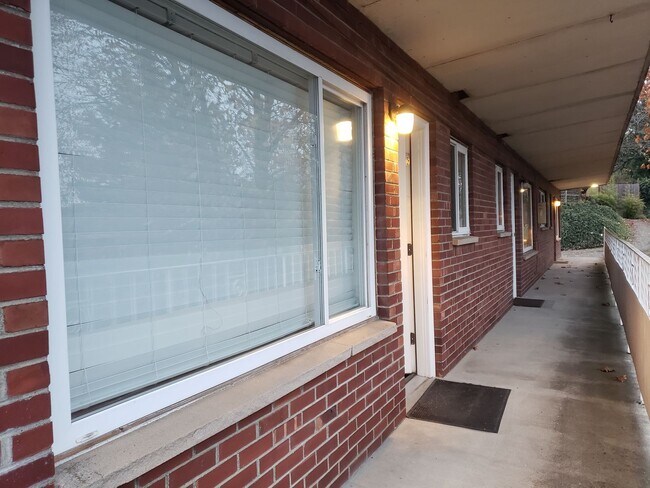 Building Photo - Fremont - Small Building - 1BR Top Floor C...