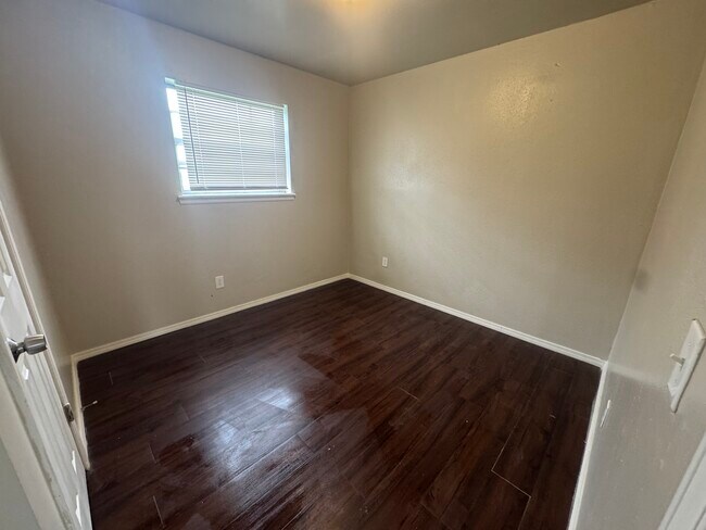Building Photo - 5109 S Georgia Terrace