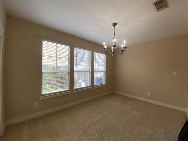Building Photo - 2833 Seaside Dr