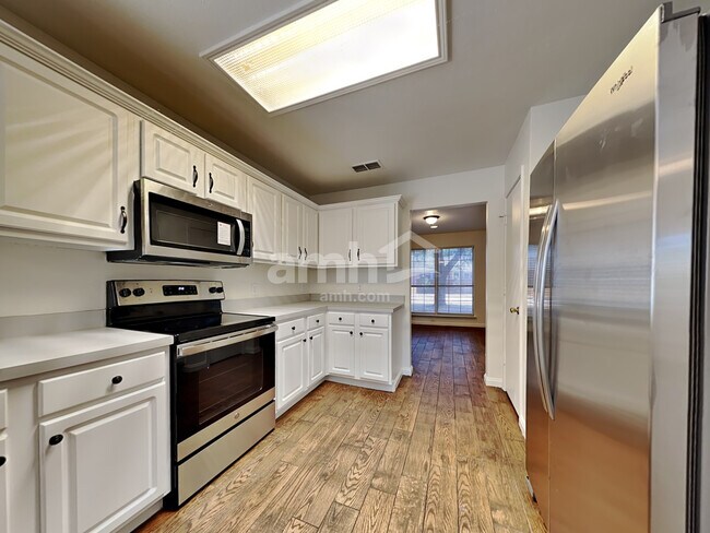 Building Photo - 828 Norfolk Dr