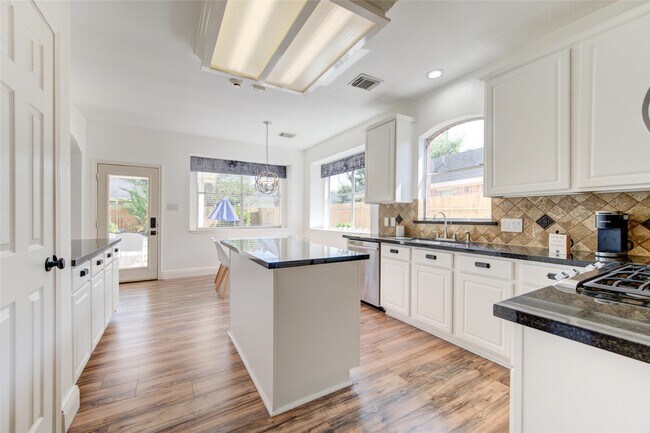 Building Photo - 6119 Rachels Ct