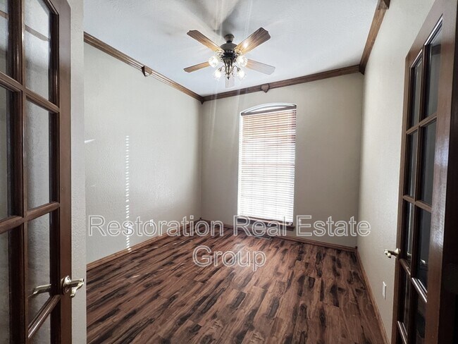 Building Photo - 113 S Mustang Rd