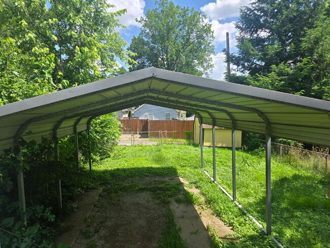 Building Photo - 1515 Huntoon Ave