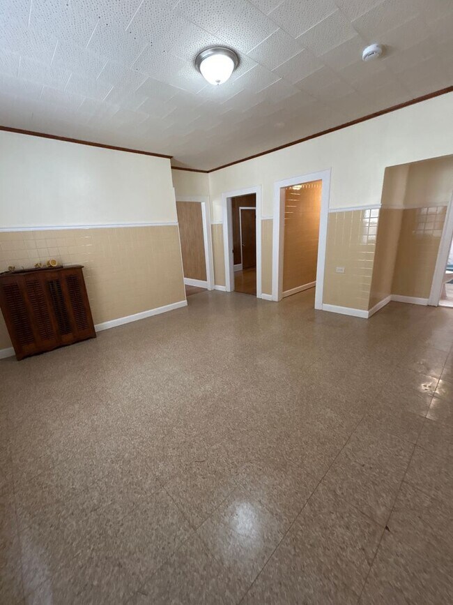 Building Photo - 72-74 Maple St