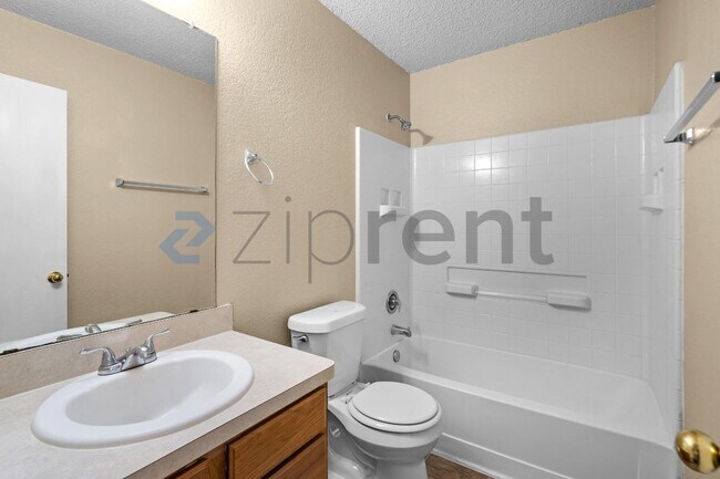 Building Photo - 1836 Vineridge Ln