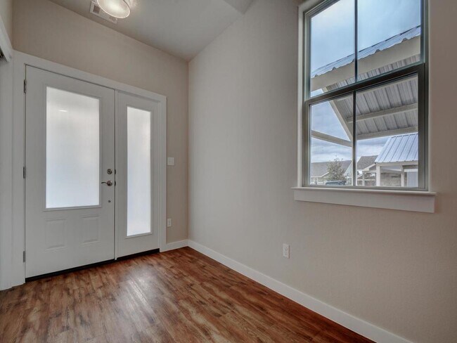 Building Photo - 240 Rose Dr