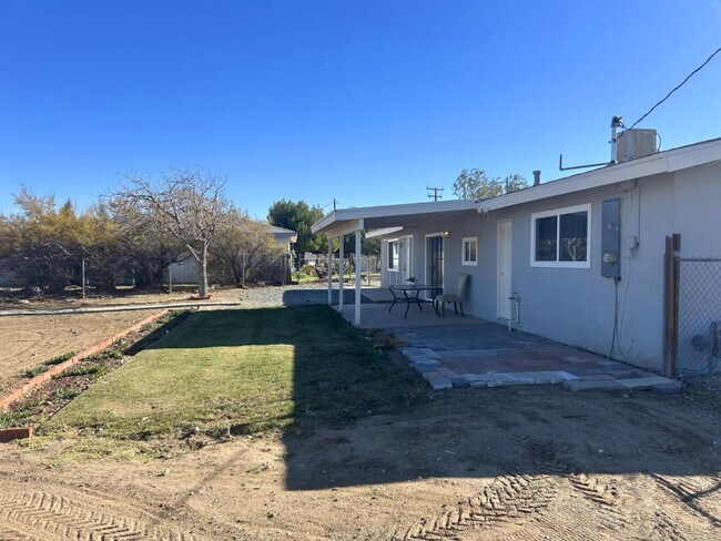 Building Photo - 18240 Catalpa St