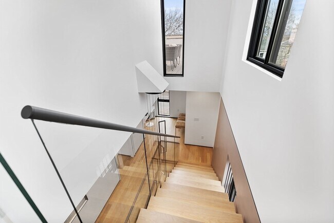 Building Photo - 80 Alpine St