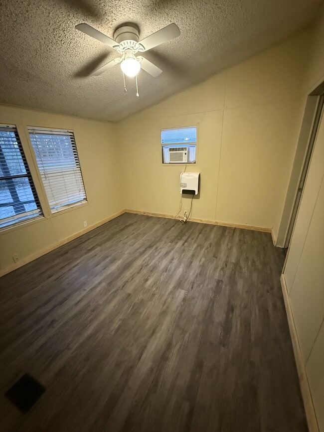 Building Photo - 2667 Hopewell Church Rd