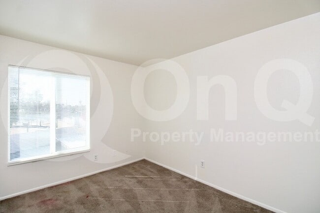 Building Photo - 3840 N 43rd Ave