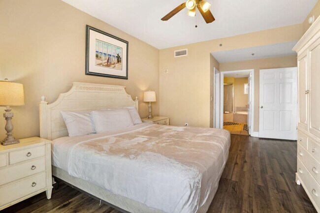 Building Photo - 9860 S Thomas Dr