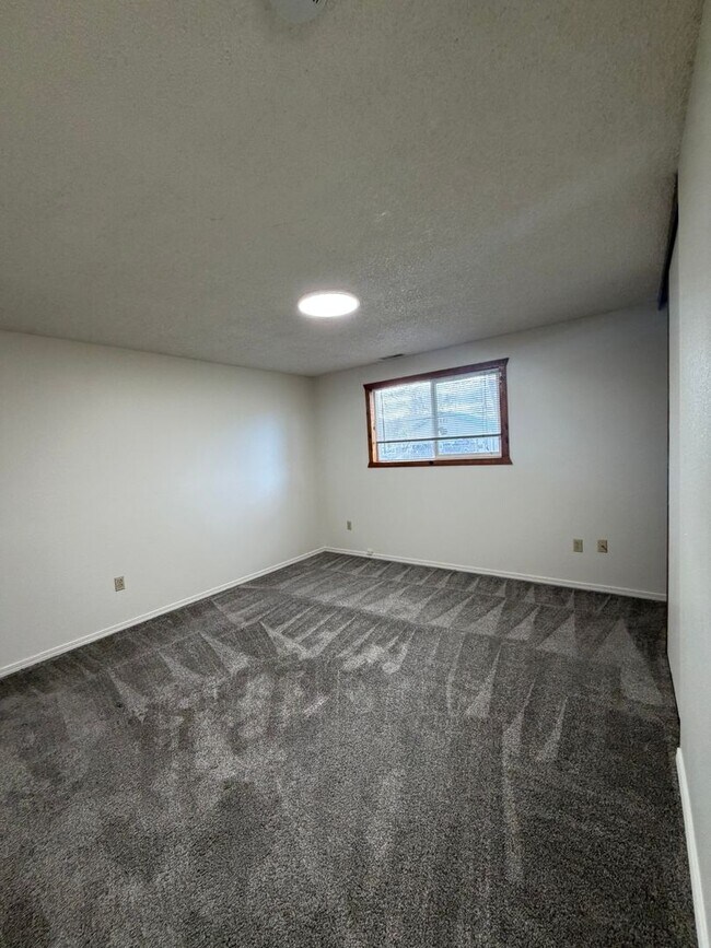 Building Photo - 3039-3041 Kane Street