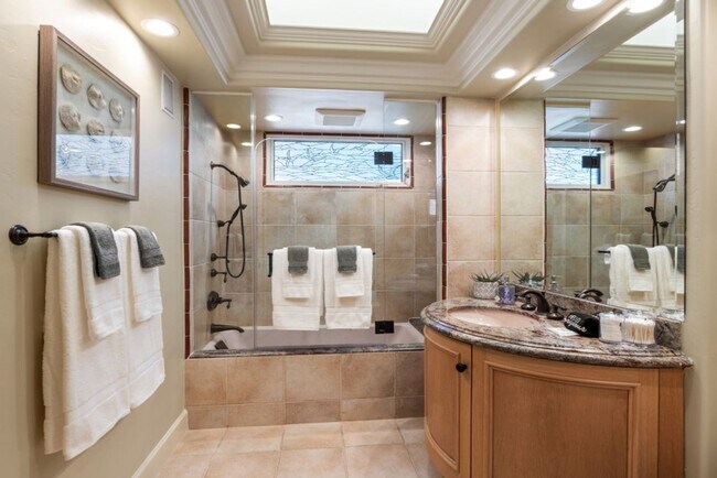 Building Photo - Stunning, Luxury La Jolla Shores Location with Panoramic Ocean Views!!