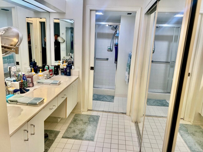 Building Photo - 7831 Granville Dr