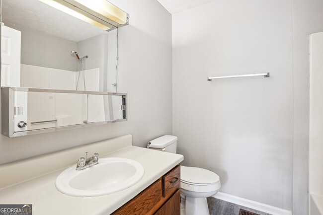 Building Photo - 2049 Charter Ln