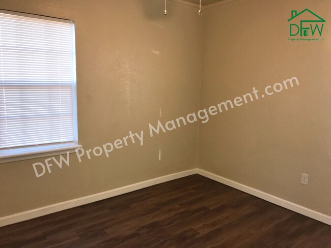 Building Photo - 2206 NW 26th St