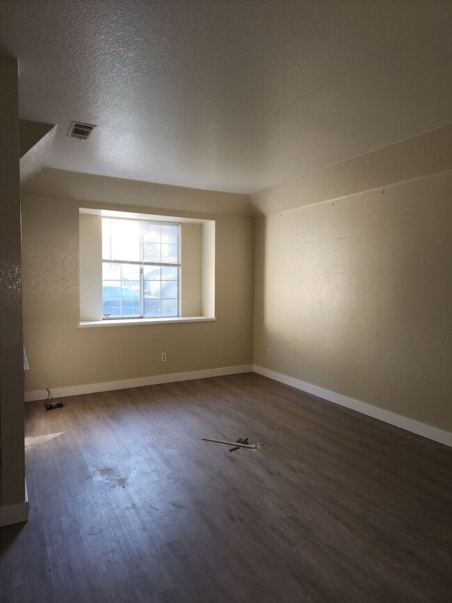 Building Photo - Coming soon!! 3 Bedroom, 2 Bath 2 Car Gara...