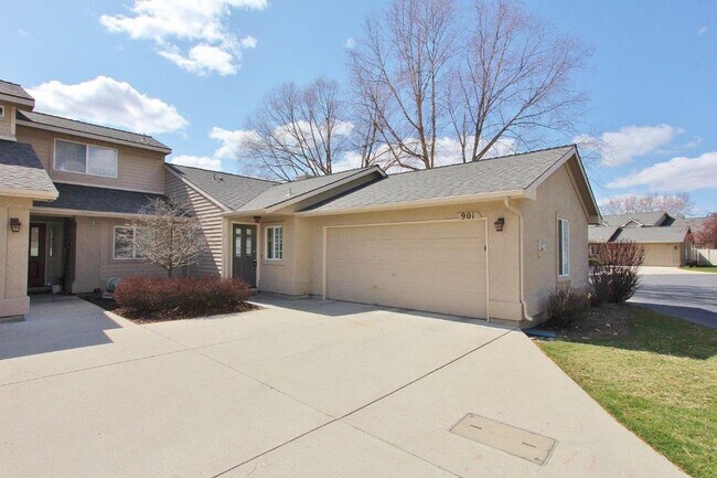 Primary Photo - Single-Level Townhome Nestled in SE Boise