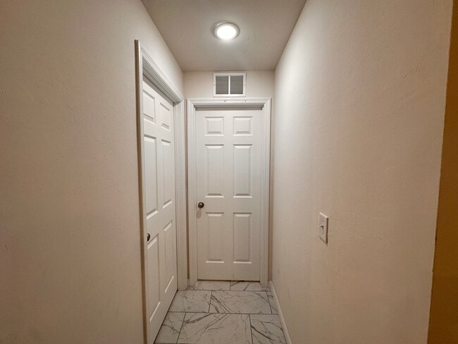 Building Photo - 528 SE 4th Terrace