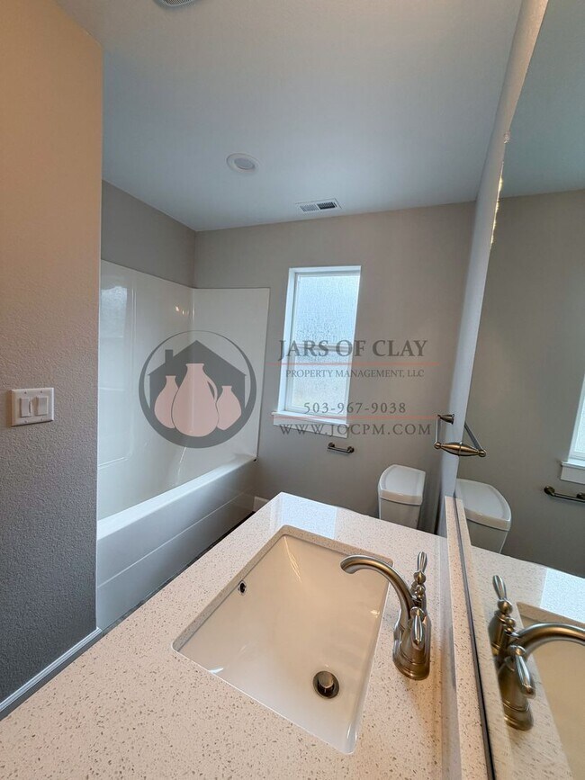 Building Photo - 1333/1335 Oppek St NE #2023-LL765