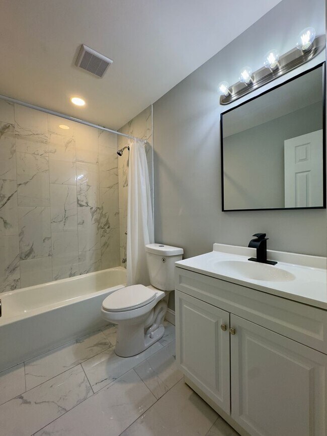 Building Photo - Fully-Renovated 3 Bedroom/2.5 Bathroom with In-Unit Laundry near Highlandtown, Baltimore, MD!