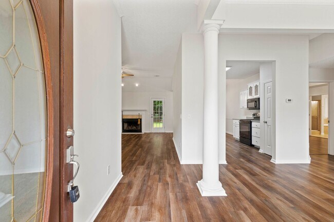 Building Photo - Deep Water Community - 4 Bed, 2 Bath Brick Home in Waterford Landing