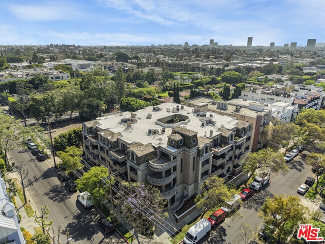 Building Photo - 850 Croft Ave