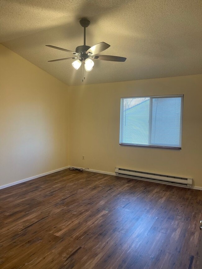 Building Photo - $1061 | 2BR/1BA | Cute Duplex in Fountain ...