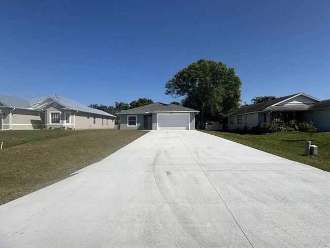 Building Photo - 1330 28th Ave