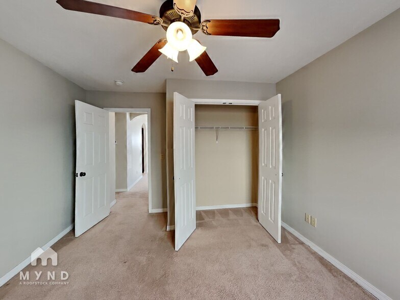 Building Photo - 664 S Mahn Ave