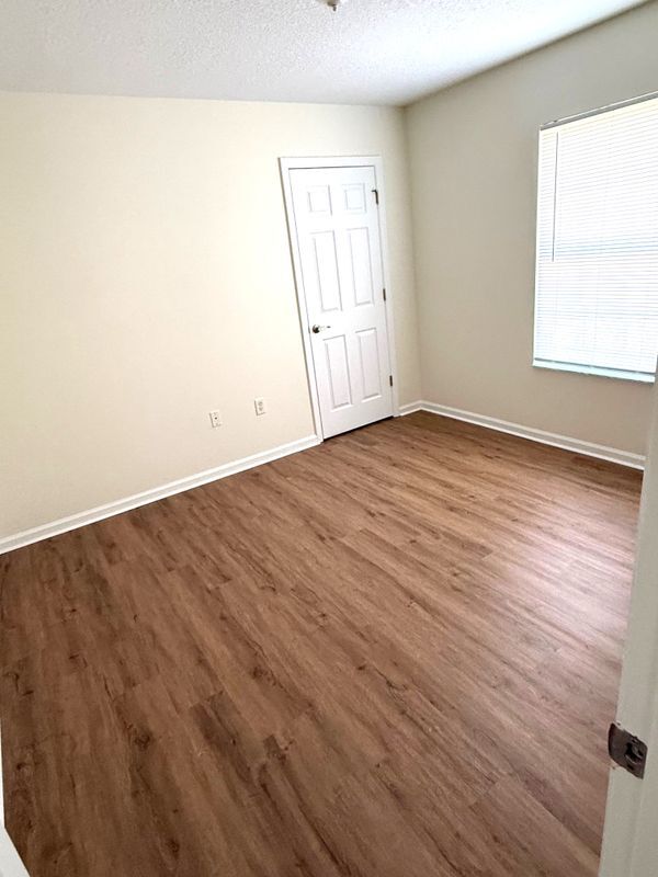 Building Photo - 1111 SW Yorktown Glen