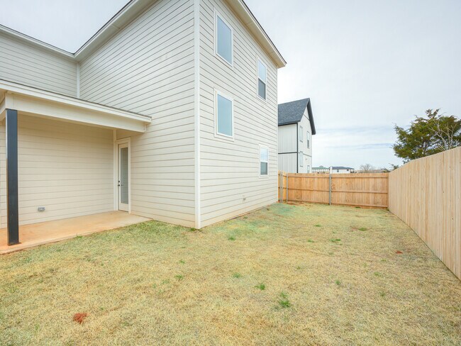 Building Photo - 13000 Maplewood Ave