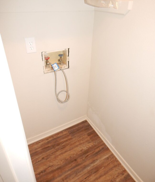 Building Photo - Whitehouse ISD - Beautiful 3 Bedroom, 2 Ba...