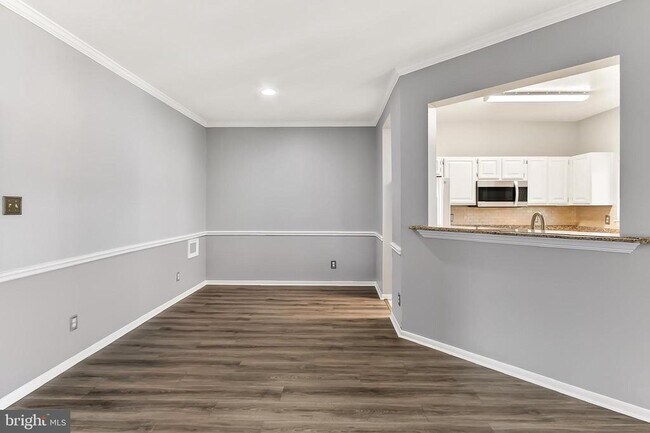 Building Photo - 674 Gateway Dr SE