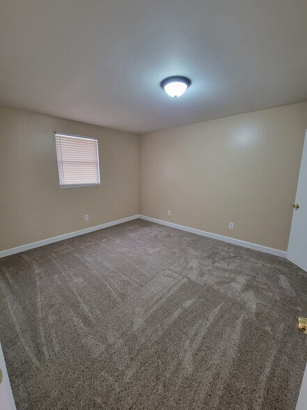 Building Photo - 128 Slayton Ct