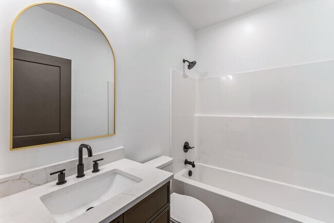 Building Photo - 3425 Garden Dr