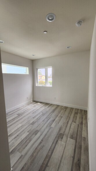 Building Photo - 2637 S Cochran Ave