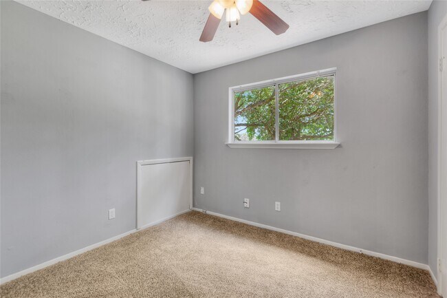 Building Photo - 619 Leicester Ln