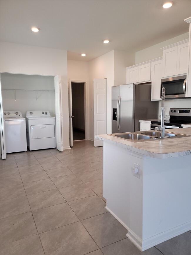 Kitchen w/all NEW appliances - 9025 Gifford Dr